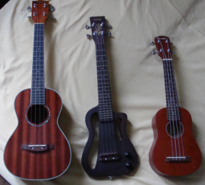 Trois differentes taille de ukulele